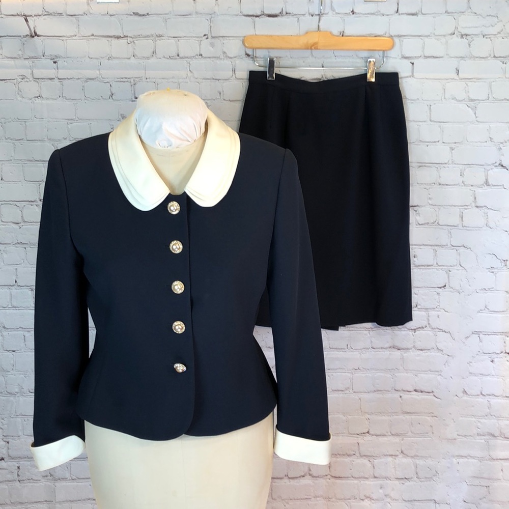 Albert Nipon 2-piece navy blue suit